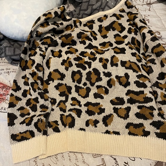 Leopard Sweater - Picture 2 of 2